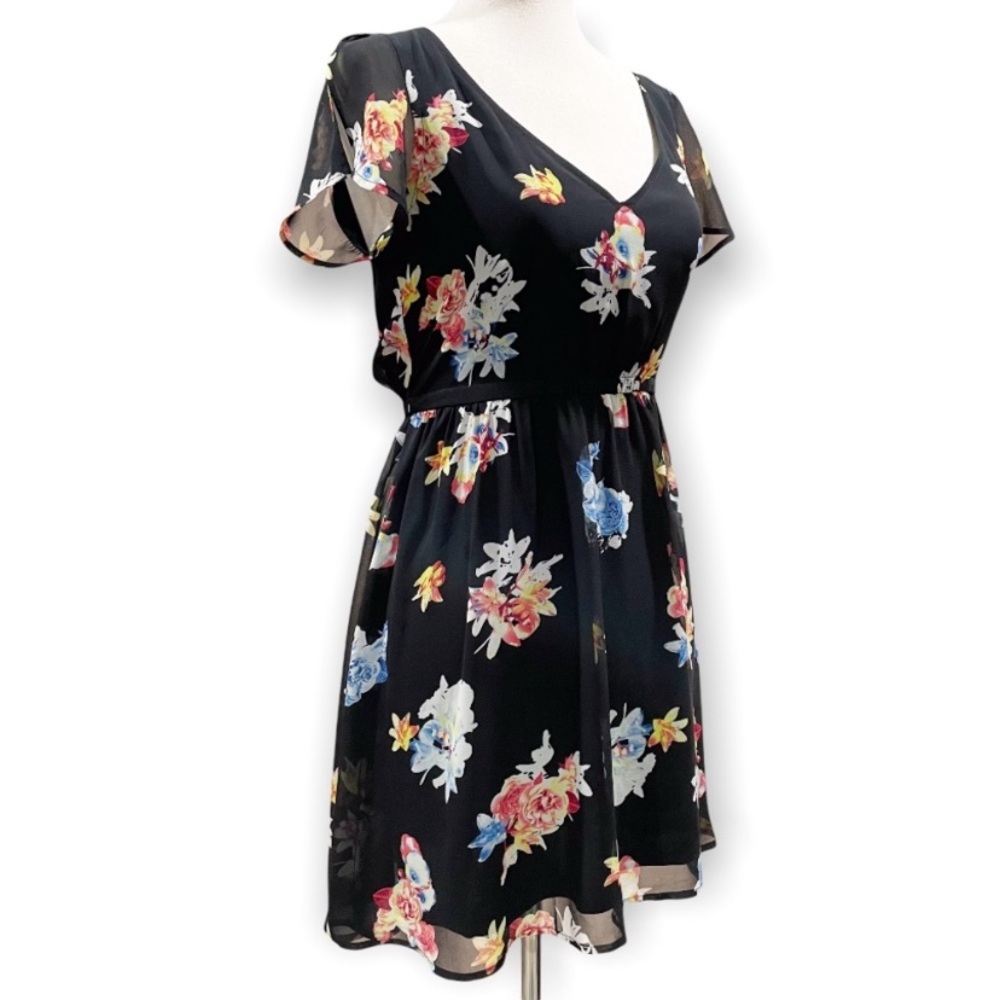Express Black Floral Slit Flutter Short Sleeve V Neck Dress Size Small